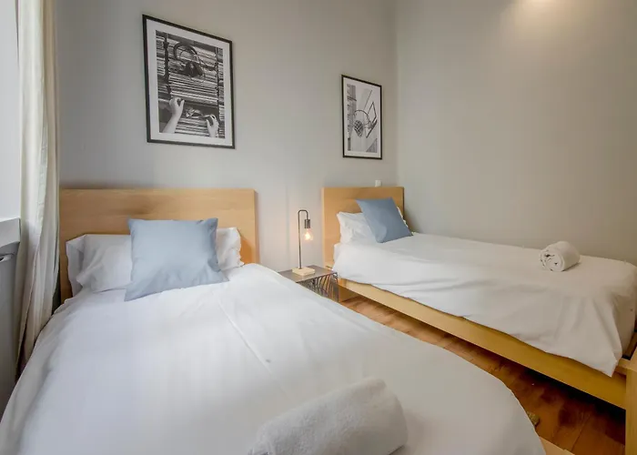 Excelente Piso De 3 Habitaciones En La Latina-Centro